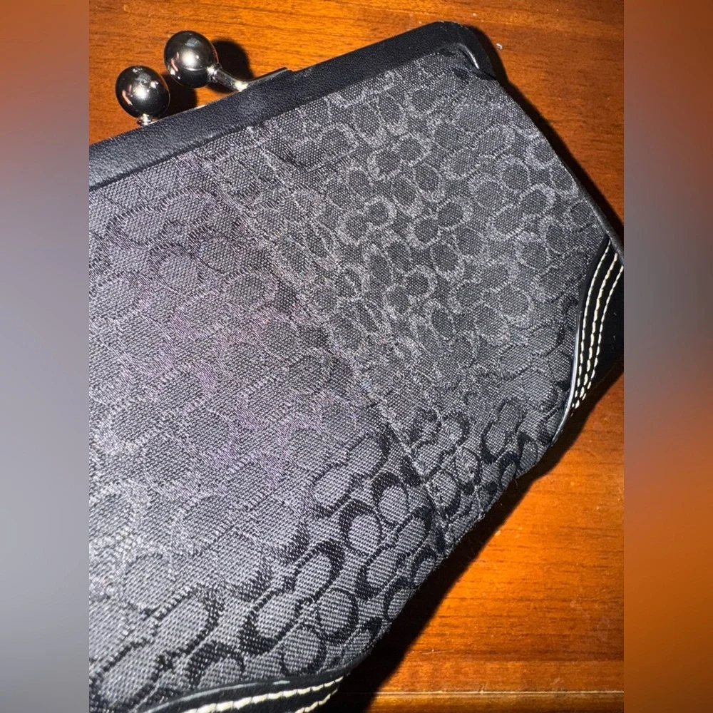 COACH Y2K Kisslock SoHo Black and White Wristlet Coin Pouch EVC